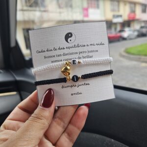 Pulseras Yin Yang con iniciales + imán de corazón